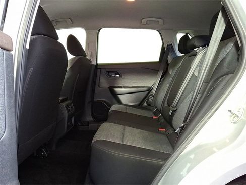 Used 2023 Nissan Rogue SV image 8