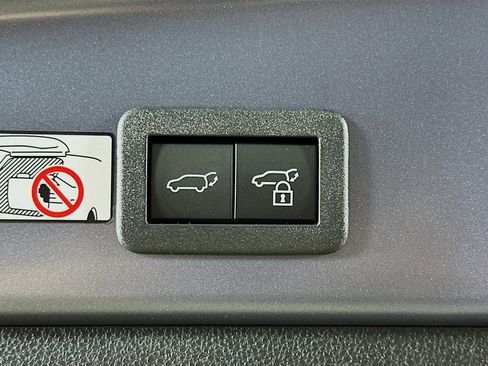 Used 2026 Toyota Corolla Cross XLE w/ Convenience Package FWD image 30