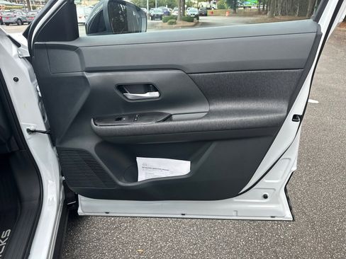 New 2026 Nissan Kicks SV image 14