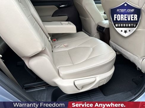 Used 2022 Toyota Highlander XLE FWD image 36