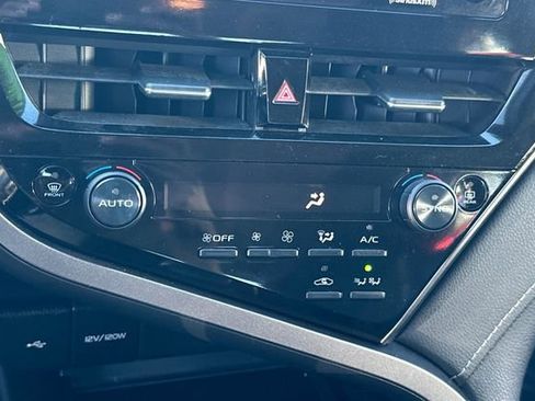 Used 2021 Toyota Camry SE image 23