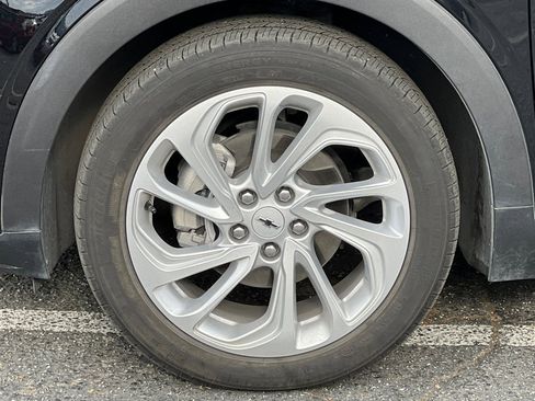 Used 2022 Chevrolet Bolt EUV LT w/ Comfort Package image 26