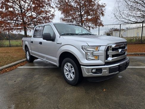 Used 2015 Ford F150 XLT image 8