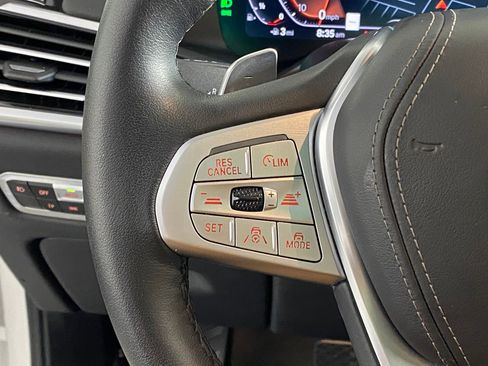 Used 2022 BMW X7 xDrive40i w/ Premium Package image 17