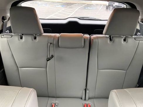 Used 2022 Toyota Highlander Platinum FWD image 34