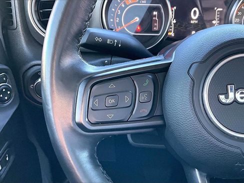 Used 2022 Jeep Gladiator Willys image 19