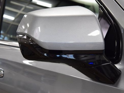 Used 2024 Chevrolet Suburban High Country image 17