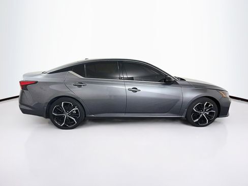 Used 2024 Nissan Altima 2.5 SR FWD image 10
