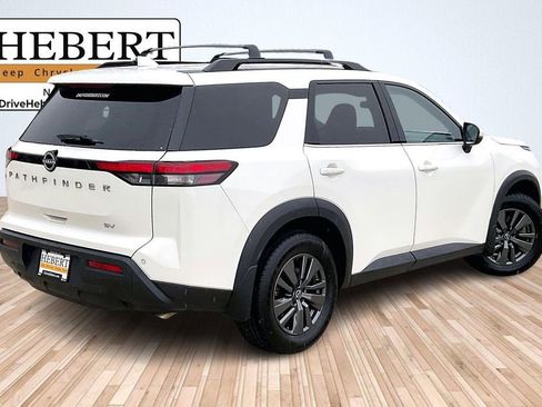Used 2022 Nissan Pathfinder SV image 12