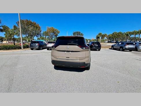 Used 2025 Nissan Rogue SV w/ SV Premium Package image 37