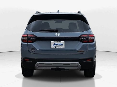 Used 2025 Honda Pilot TrailSport image 6