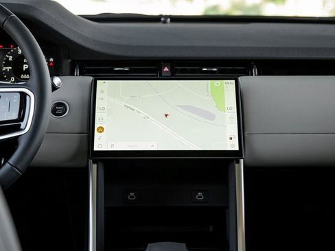 Used 2024 Land Rover Discovery Sport S image 18