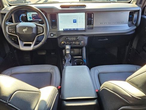Used 2024 Ford Bronco Black Diamond image 10