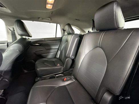Certified 2025 Toyota Highlander XLE AWD/4WD image 30