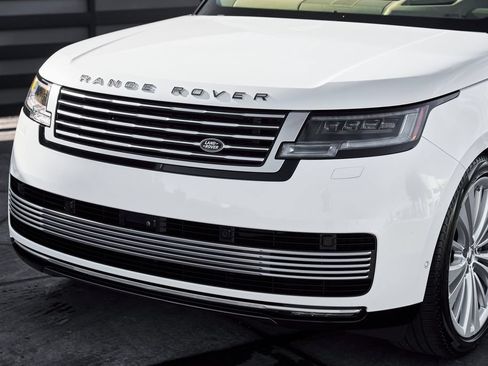 Used 2024 Land Rover Range Rover SV AWD/4WD image 6