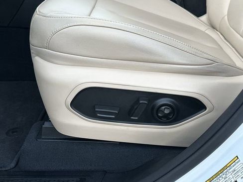 Used 2023 Jeep Grand Cherokee 4WD 4xe image 10