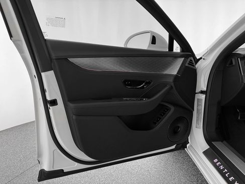 New 2026 Bentley Flying Spur Plug-In Hybrid image 13