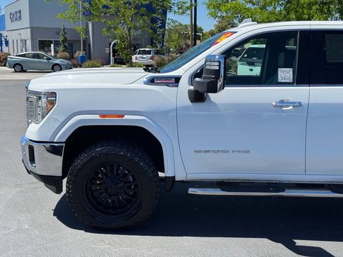 Used 2020 GMC Sierra 2500 SLT w/ Driver Alert Package I AWD/4WD image 4