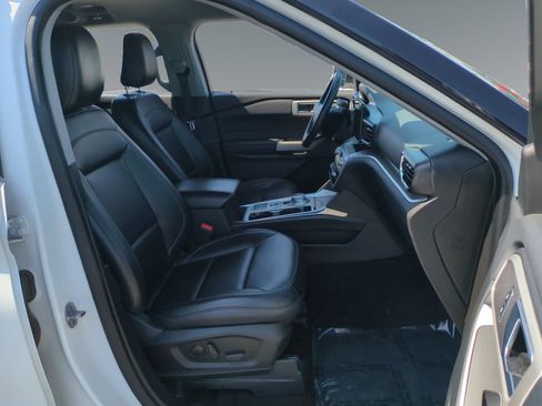 Used 2023 Ford Explorer XLT w/ Equipment Group 202A image 15