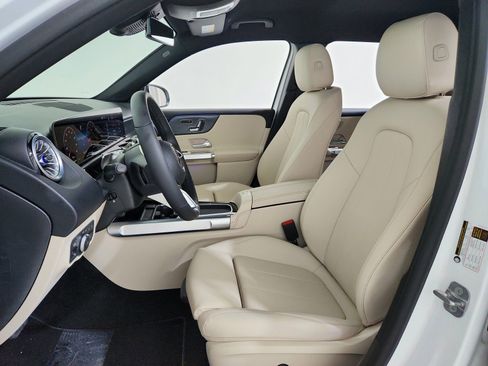 Certified 2025 Mercedes-Benz GLB 250 4MATIC w/ Exclusive Package image 10