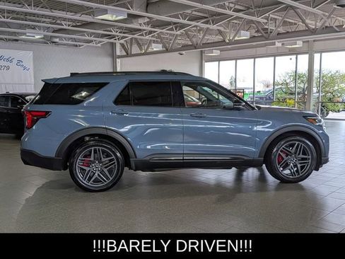 Used 2025 Ford Explorer ST AWD/4WD image 9