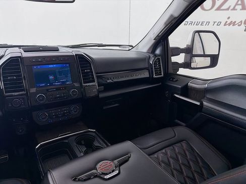 Used 2021 Ford F250 Lariat w/ Lariat Ultimate Package AWD/4WD image 29