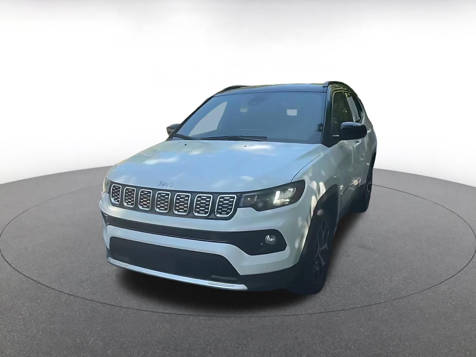 Used 2025 Jeep Compass Limited AWD/4WD image 4