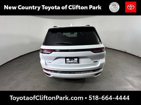 Used 2022 Jeep Grand Cherokee Overland AWD/4WD image 4