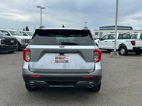 Certified 2022 Ford Explorer XLT w/ Equipment Group 202A image 4