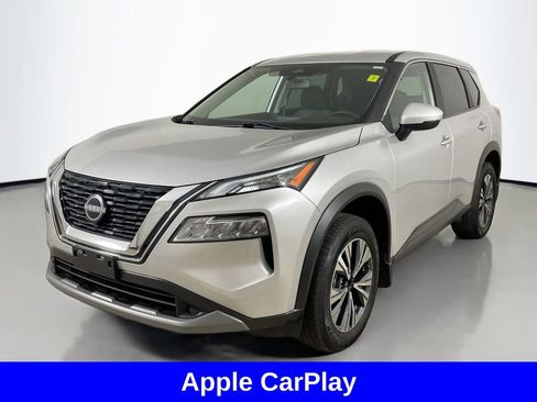 Used 2023 Nissan Rogue SV image 3