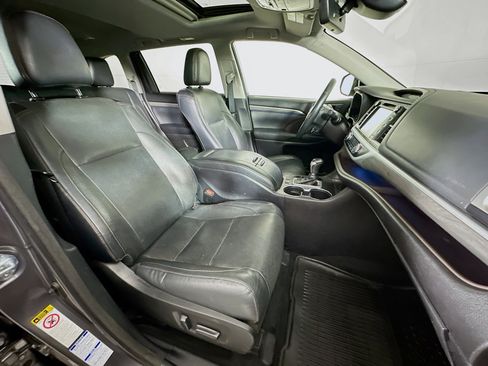 Used 2018 Toyota Highlander Limited w/ Carpet Mat Package (TMS) image 34