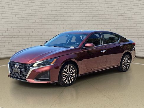 Certified 2023 Nissan Altima 2.5 SV FWD image 1