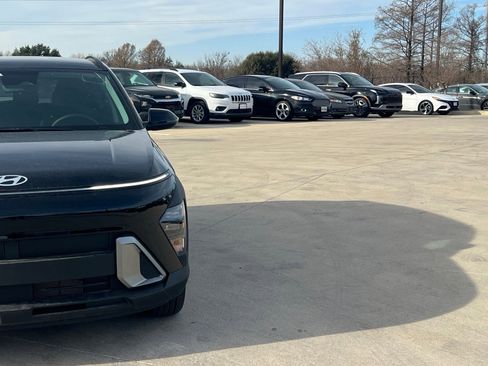 Used 2025 Hyundai Kona SEL image 4