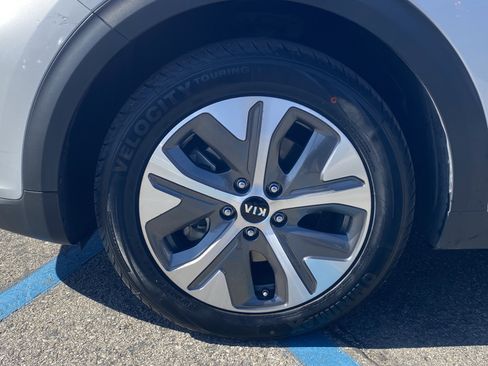 Used 2020 Kia Niro EX image 9