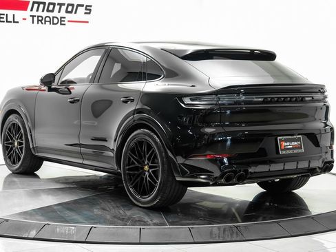 Used 2025 Porsche Cayenne GTS AWD/4WD image 12