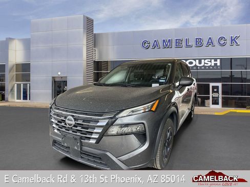 Used 2024 Nissan Rogue SV image 1