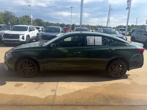 Used 2025 Nissan Altima 2.5 SR AWD/4WD image 2