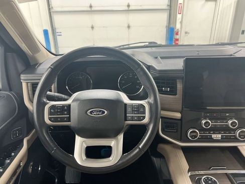 Used 2024 Ford Expedition Limited image 11