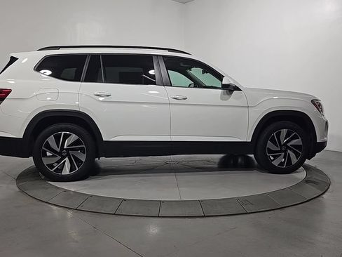 Certified 2024 Volkswagen Atlas SE w/ Panoramic Sunroof Package AWD/4WD image 7