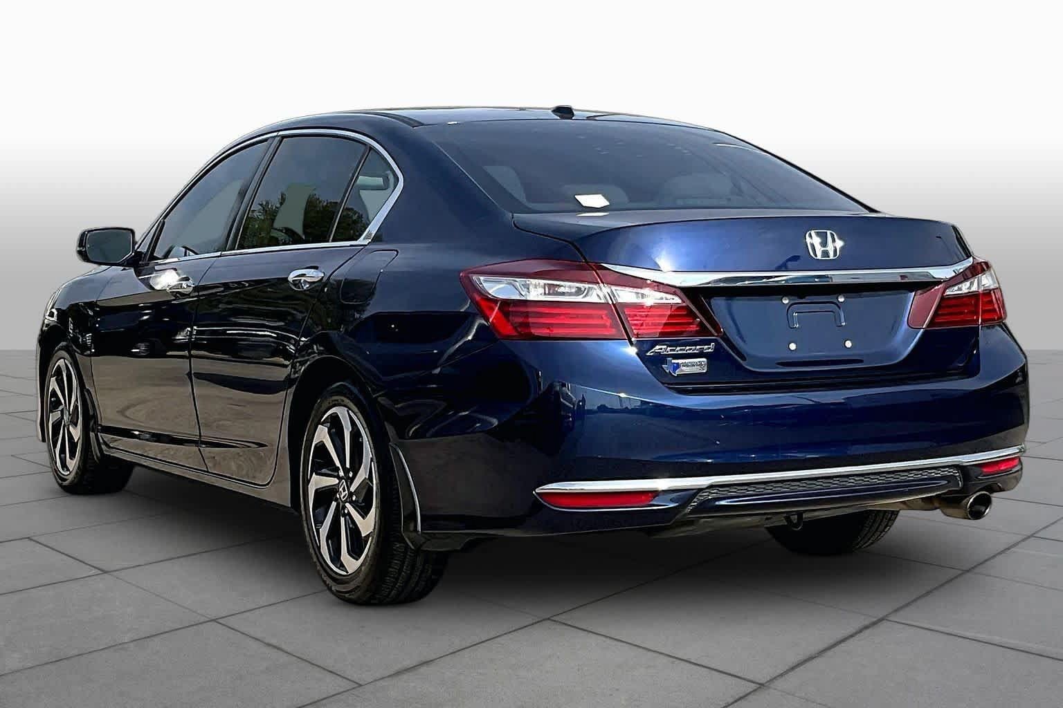 Used 2017 Honda Accord EX image 12
