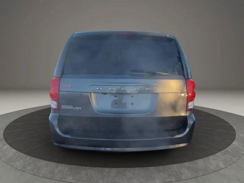 Used 2020 Dodge Grand Caravan SE FWD image 4