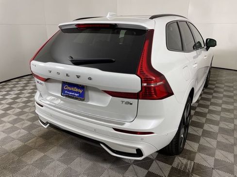 Certified 2025 Volvo XC60 T8 Plus w/ Protection Package Premier AWD/4WD image 11