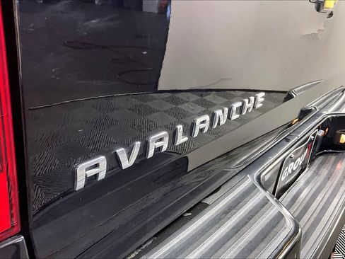 Used 2013 Chevrolet Avalanche LTZ image 30