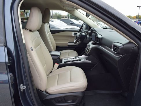 Used 2023 Ford Explorer XLT w/ Equipment Group 202A image 25