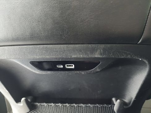 Used 2024 Chrysler Pacifica Touring-L FWD image 36