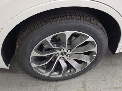 New 2026 Lincoln Aviator AWD image 30