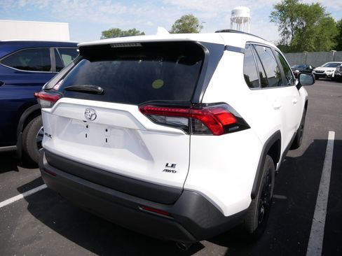 Certified 2021 Toyota RAV4 LE AWD/4WD image 3