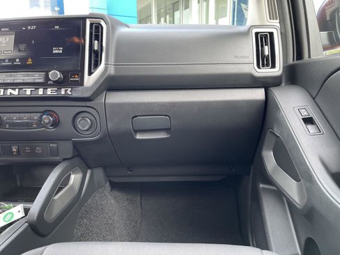 Used 2025 Nissan Frontier SV AWD/4WD image 17