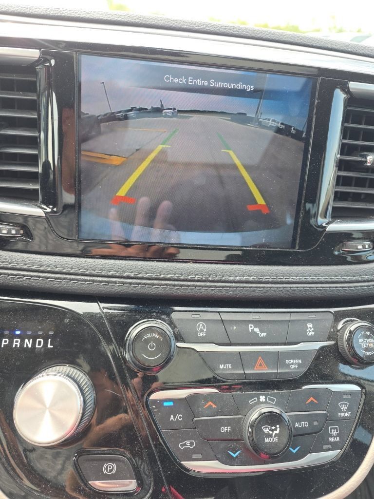 Used 2019 Chrysler Pacifica Limited FWD image 21