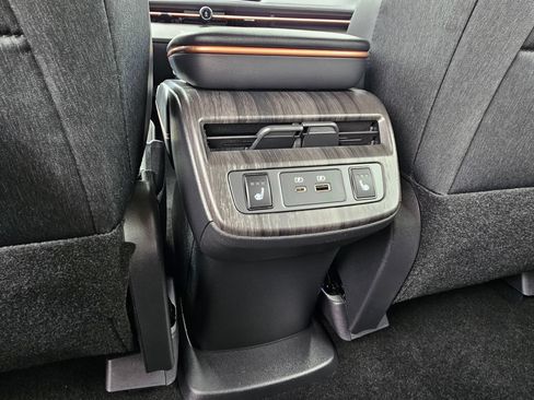 Used 2023 Nissan Ariya AWD image 23